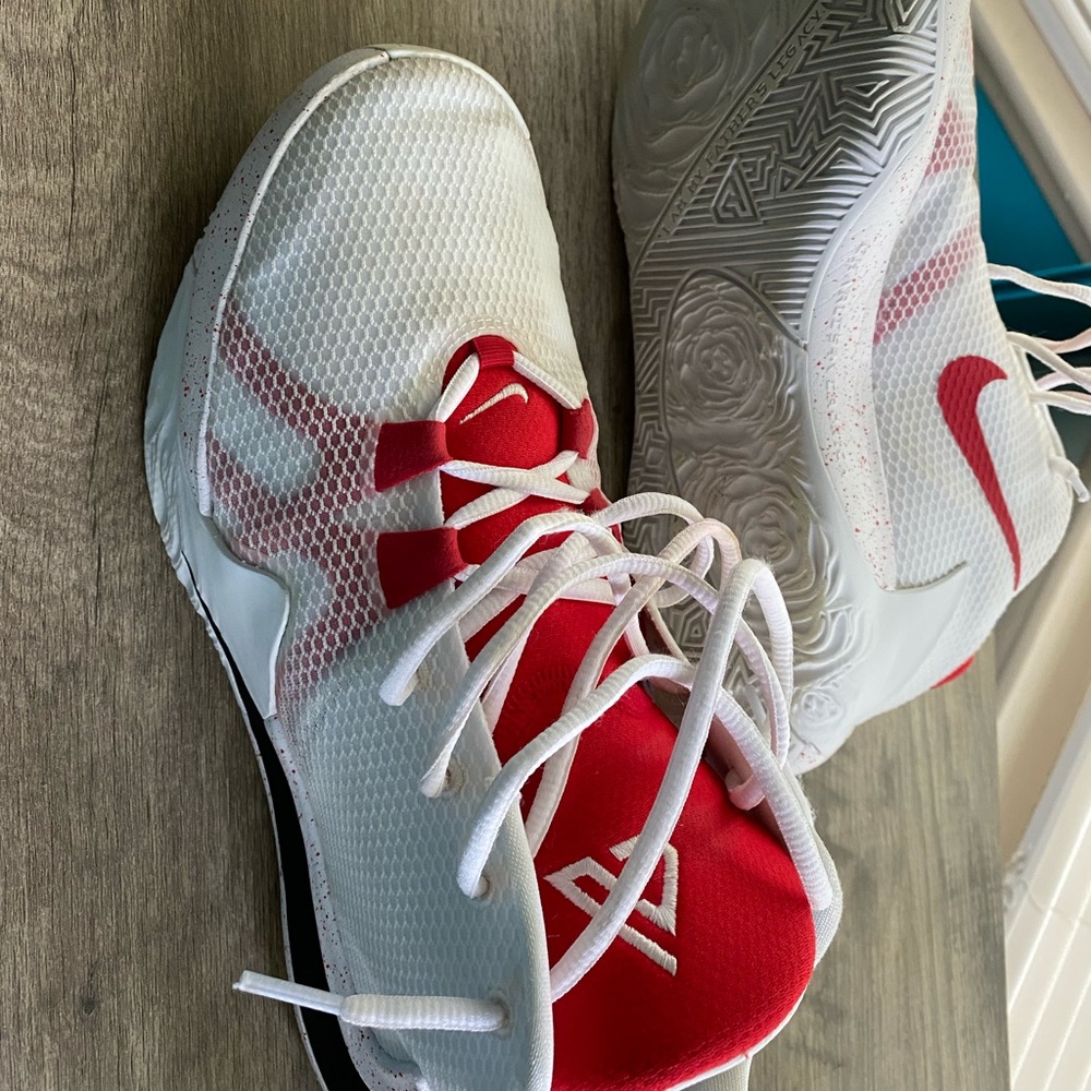 nike athletic shoes